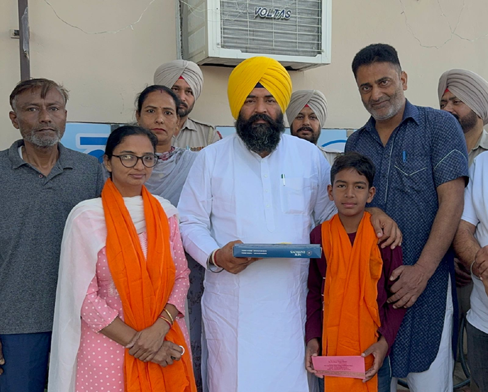Harkeerat of village Pipliwal scored 500 out of 500 marks in class V result.